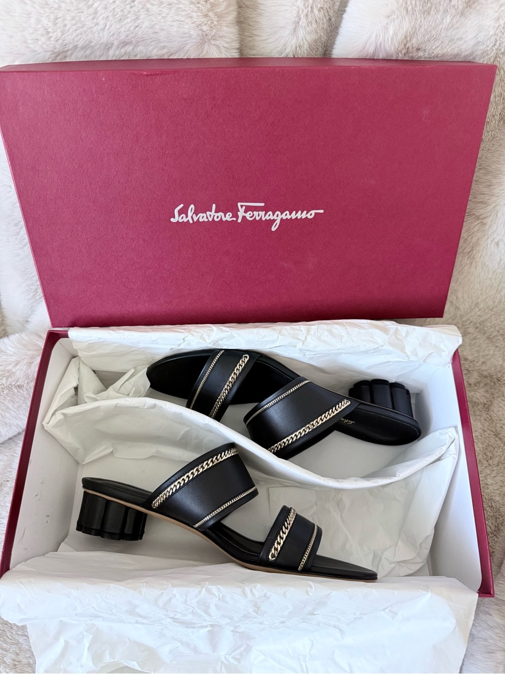 New Salvatore Ferragamo Belluno Black  Leather Sandals Flats size 7
